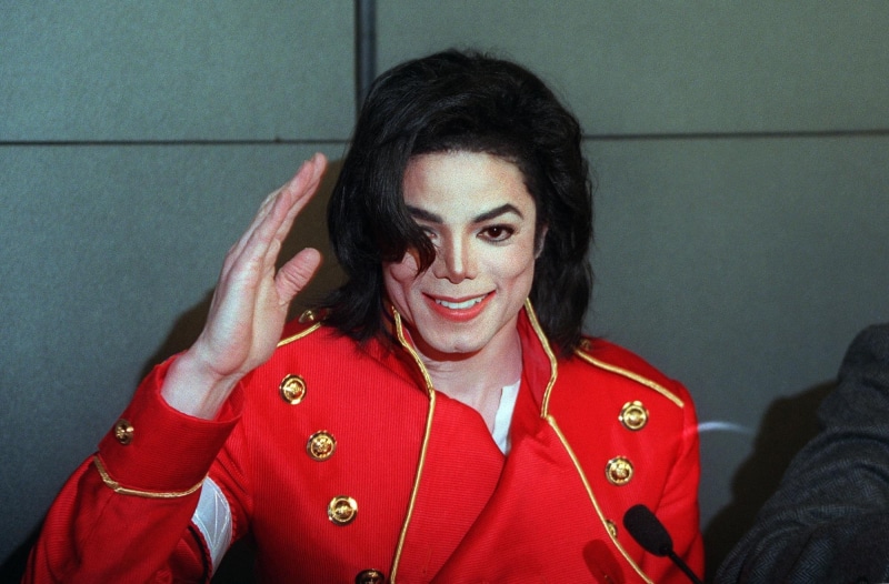 one person, women, hairstyle, looking at camera, smiling, young adult, lifestyles, red, clothing, happiness, portrait, michael jackson  android, 1080P