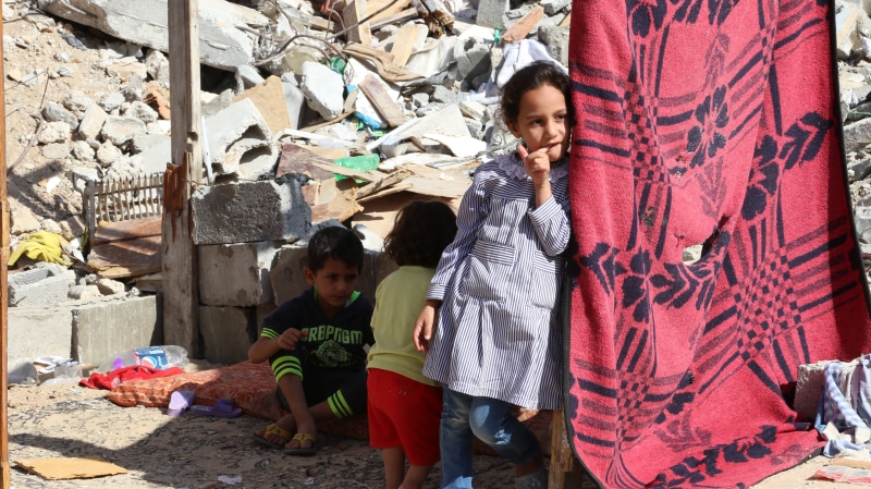 stand, females, standing, outdoors, girls, real people, leaning, day, two people, parent, palestine gaza strip in 2015, mother, males, leisure activity