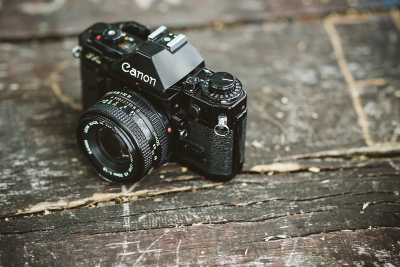 camera, technology, Old, indoors, equipment, day, modern, photography Themes, canon, camera - Photographic Equipment, lens - eye, black color, single Object