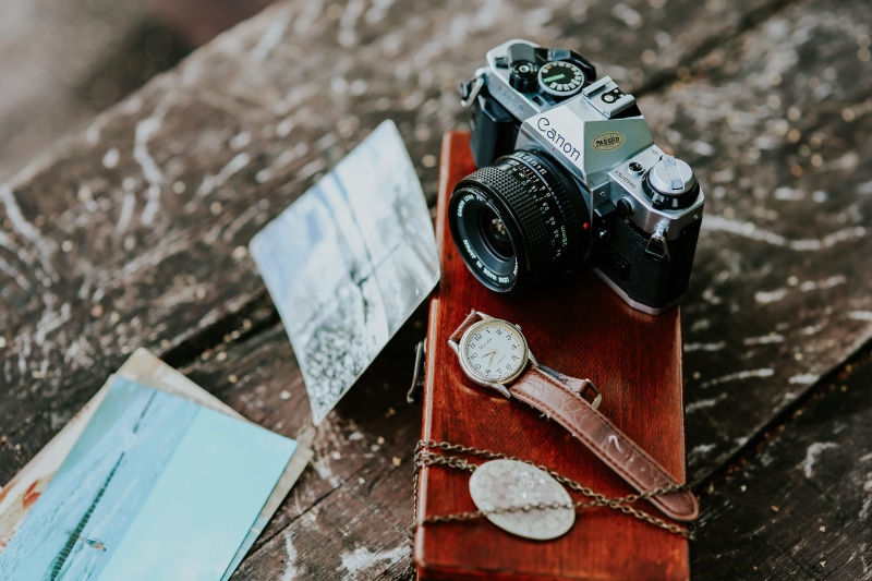 photos, photographic equipment, hobby, close-up, no people, photographer, photography, camera, day, wood - Material, text, focus on foreground, old-fashioned