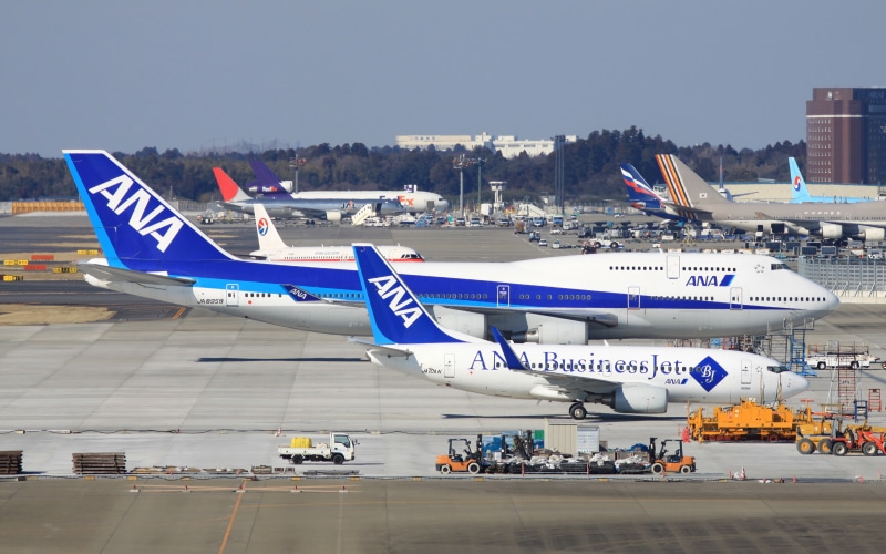 transport, text, incidental people, nautical vessel, group of people, outdoors, sign, travel, Boeing 747, air vehicle, Boeing 737, 4K, architecture, day