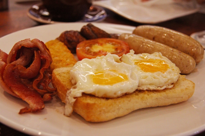 mushrooms, bread, dish, bacon, toasted, egg yolk, temptation, pork, egg, yummy, fried egg, freshness, snack, eggs, no people, delicious, breakfast, tomato