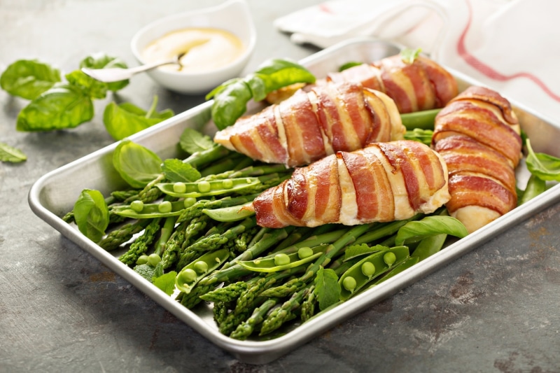 healthy lifestyle, meal, slice, asparagus, 2K, food, roast chicken, vegetable, meat, tray, peas, food and drink, plate, close-up, green, barbecue, bacon