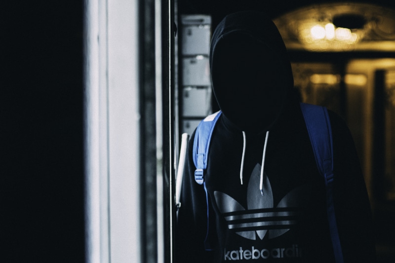 gray, men, only men, hypebeast, hood - clothing, waist up, business, wearing, 5K, backpack, standing, blue, man, panel, people, protection, one person