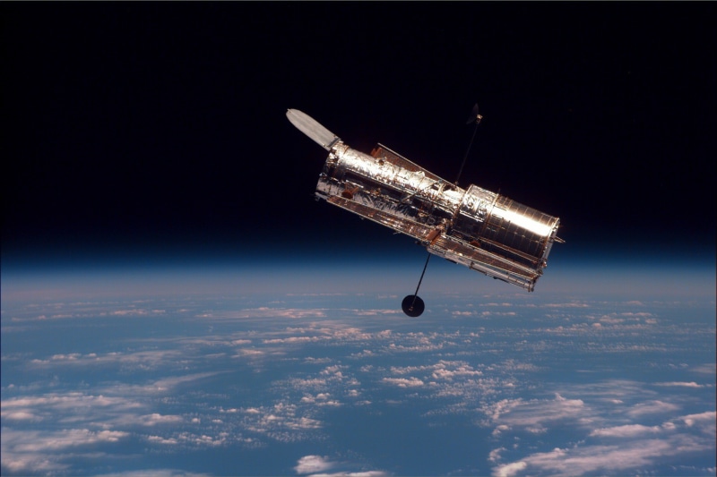 orbiting, cloud - sky, above, satellite, copy space, space exploration, 720P, sky, hubble weltraumteleskop, science, research, space travel, mid-air, nature