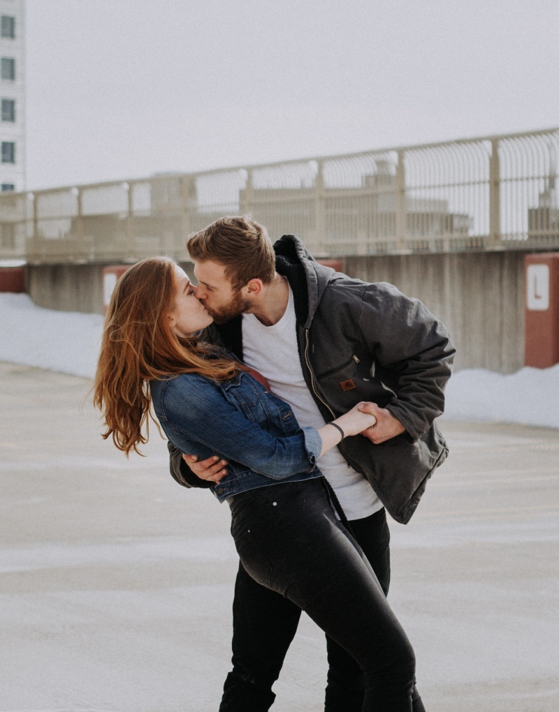 warm clothing, red hair, romantic, male, young men, man, adult, side view, positive emotion, kissing, ruban, casual clothing, female, real people, couple