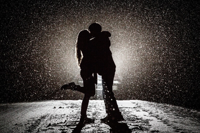couple, lights, silhouette, kissing, winter, 480P, snow, monochrome, backlighting, love