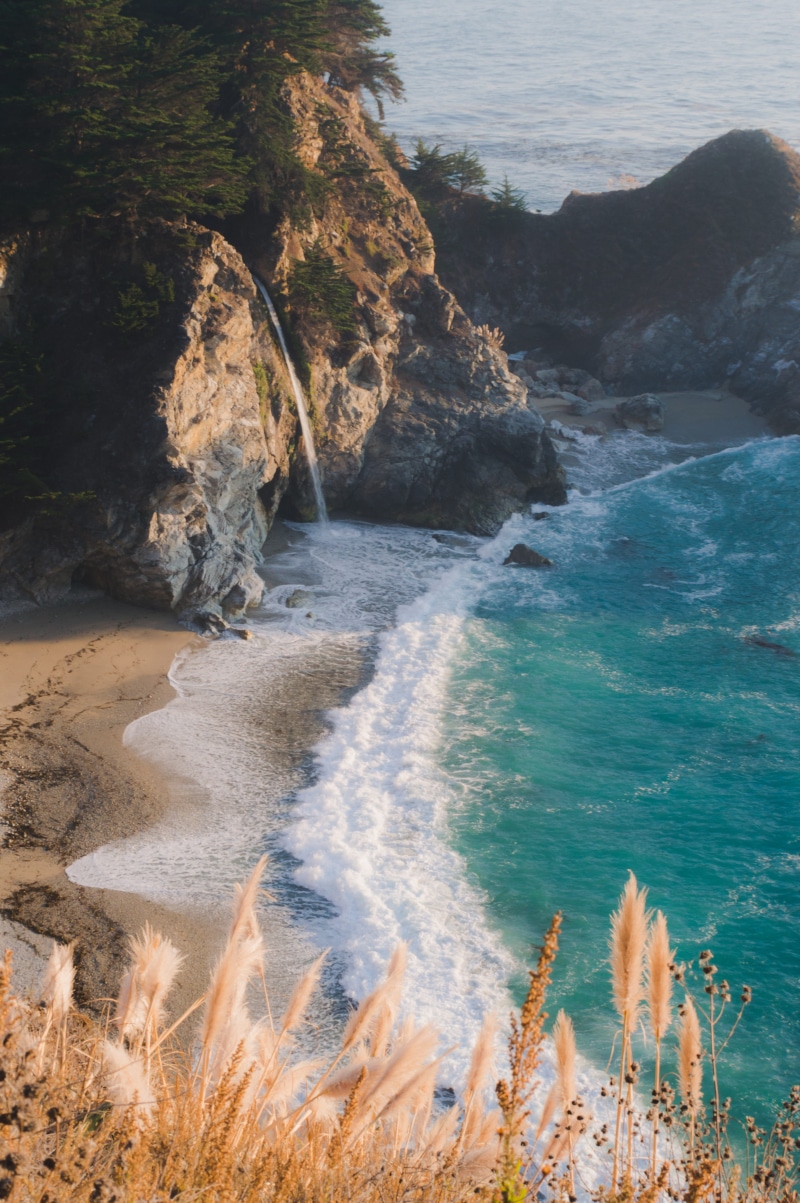beauty in nature, formation, ocean, power in nature, tranquility, rock formation, aquatic sport, cliff, body, rock, 5K, seashore, land, solid, waterfall