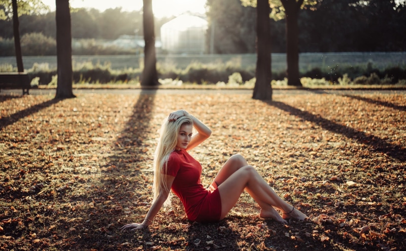 hands in hair, young adult, blonde, one person, sunlight, hairstyle, young women, focus on foreground, nature, adult, land, sitting, tree, 1080P, women outdoors
