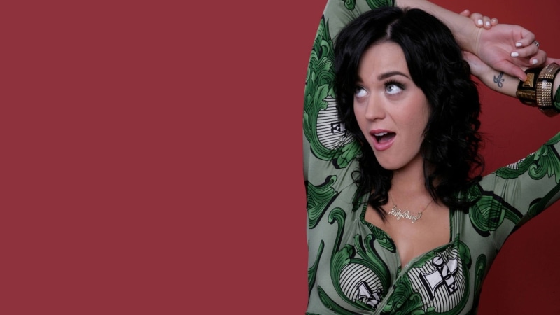 perry, brunette, portrait, beautiful woman, green dress, Katy Perry, beauty, colored background, adult, hairstyle, indoors, one person, katy, copy space