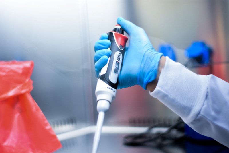 care, experiment, indoors, 5K, protective workwear, human body part, working, healthcare and medicine, science, focus on foreground, occupation, test