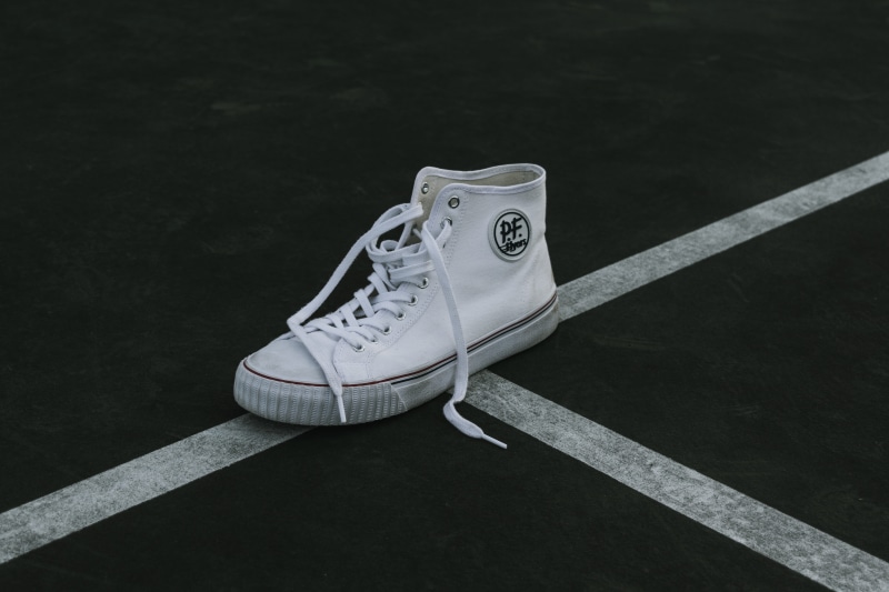 unpaired, sports shoe, sneaker, shoelace, sport, compatibility, black background, pf flyer, day, focus on foreground, white color, shoe, 5K