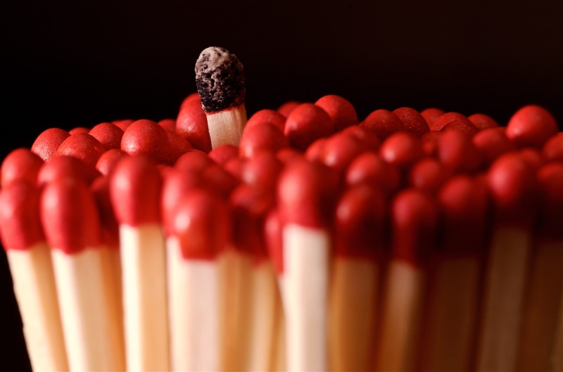 standing out from the crowd, black, large group of objects, red head, wood, close-up, studio shot, matchstick, selective focus, no people, ignition, matchsticks