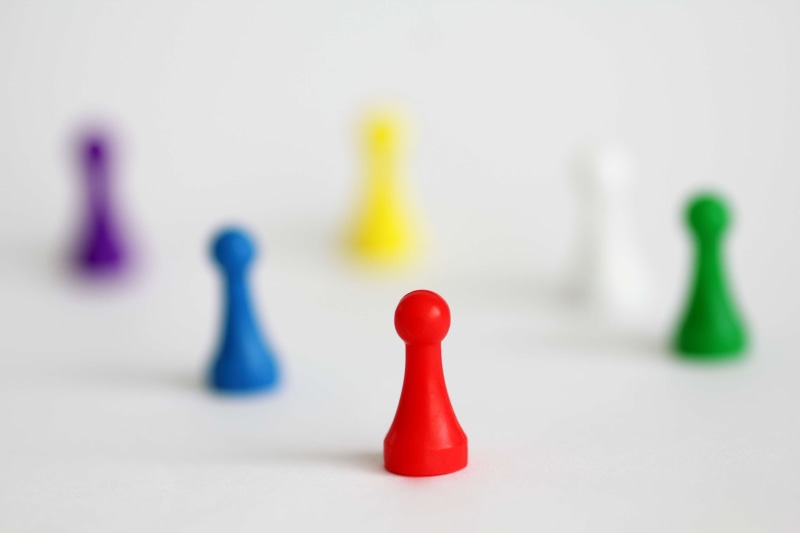pieces, indoors, white background, leisure games, leadership, close-up, play, studio shot, leader, chess, competition, selective focus, compete, team, games