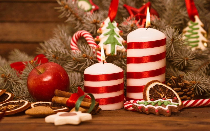 pillar, gift, red, christmas tree, two, wood - material, no people, apples, 2K, christmas ornament, decoration, food, Christmas, event, food and drink
