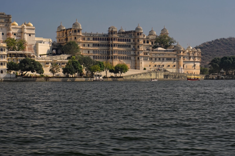 nature, day, building, history, built structure, city palace, building exterior, clear sky, sky, plant, architecture, travel, udaipur, india, the past