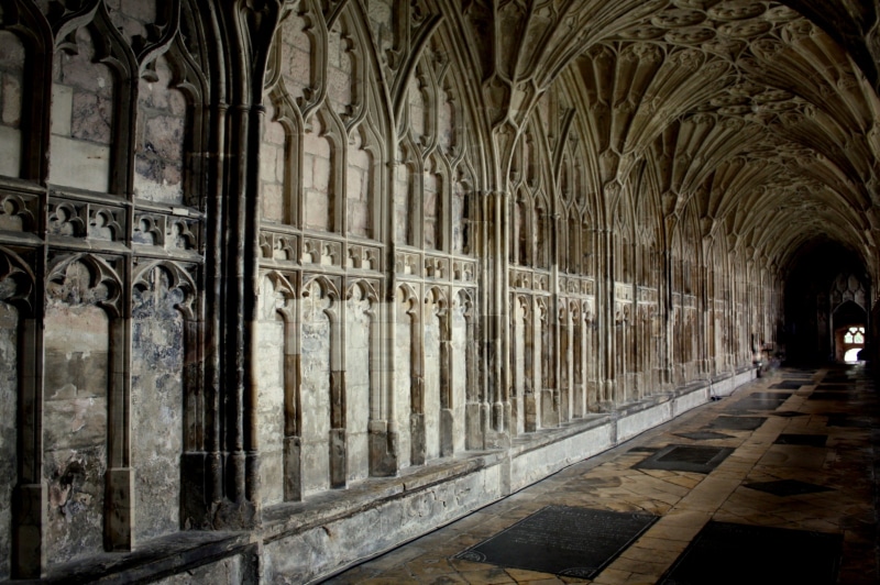 gothic style, harry potter, history, place of worship, incidental people, architectural column, location, building, ceiling, 2K, the past, adult, arch