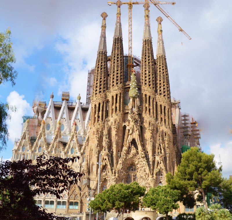 spain, built structure, tree, outdoors, gothic style, sagrada, tourism, cloud - sky, the past, plant, travel destinations, sagrada familia, city, barcelona
