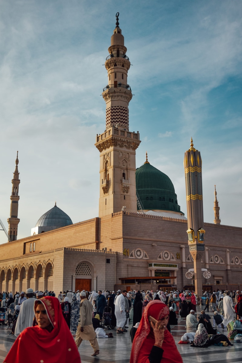 built structure, tower, belief, islam, travel, nabawi, tall - high, tourism, human, dome, spirituality, minaret, urban, real people, place of worship, group of people