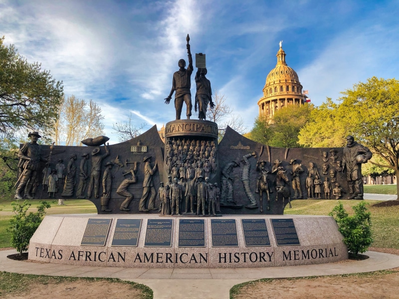 metropolis, the past, outdoors, memorial, water, solid, art and craft, steeple, no people, representation, monument, tourism, history, city, tower, dome