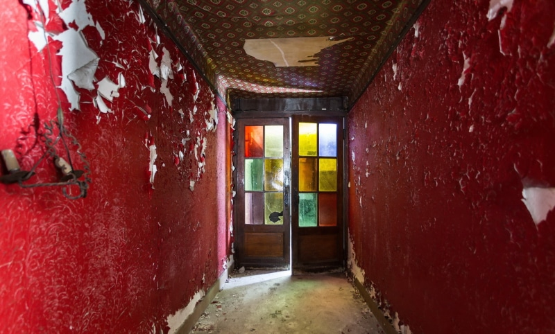 direction, red, old, building, 1080P, entrance, hallway, indoors, abandoned, corridor, day, door, architecture, no people, damaged, weathered, arcade