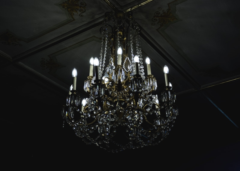 lighting equipment, pattern, pendant light, decoration, illuminated, uplight, 5K, electricity, wealth, day, light, architecture, no people, crystal, directly below