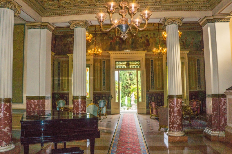 runner, chandelier, the past, luxury, chair, furniture, elegant, 5K, rug, ornate, holiday, seat, wealth, lombardy, italy, europe, ceiling, architecture