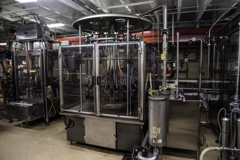 filling, mark, public domain, room, machinery, indoors, Bottling, alcohol, production, rail transportation, mode of transportation, production line, lighting equipment