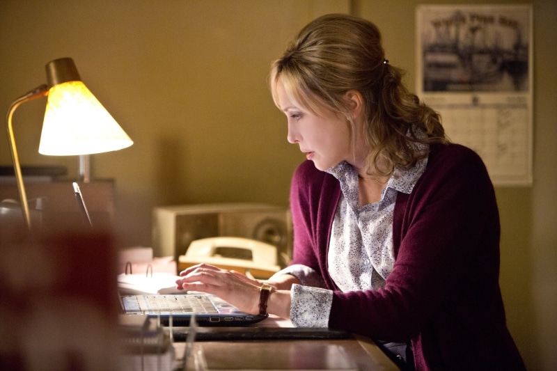 communication, hair, waist up, TV Show, connection, laptop, technology, electric lamp, book, adult, Bates Motel, profile view, lighting equipment, Vera Farmiga