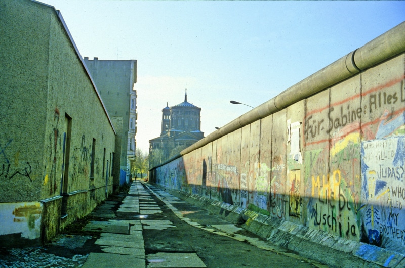 day, city, sunlight, beige, 2K, Cold War, East Germany, outdoors, building exterior, text, wall, DDR, nature, berlin wall, built structure, architecture