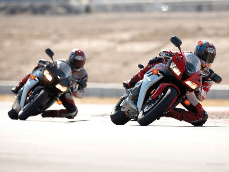motorsport, crash helmet, cbr 600 rr, sports helmet, group of people, competition, driving, helmet, speed, biker, 480P, skill, protective sportswear, men