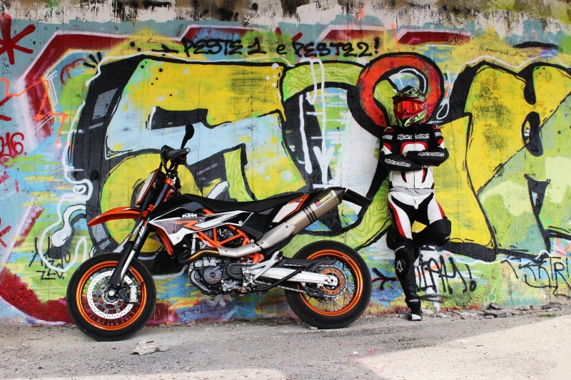 mural, bicycle, city, urban Scene, graffiti, dirt, 2K, Ktm, transportation, black, outdoors, multi colored, motorcycle, street art, street, creativity