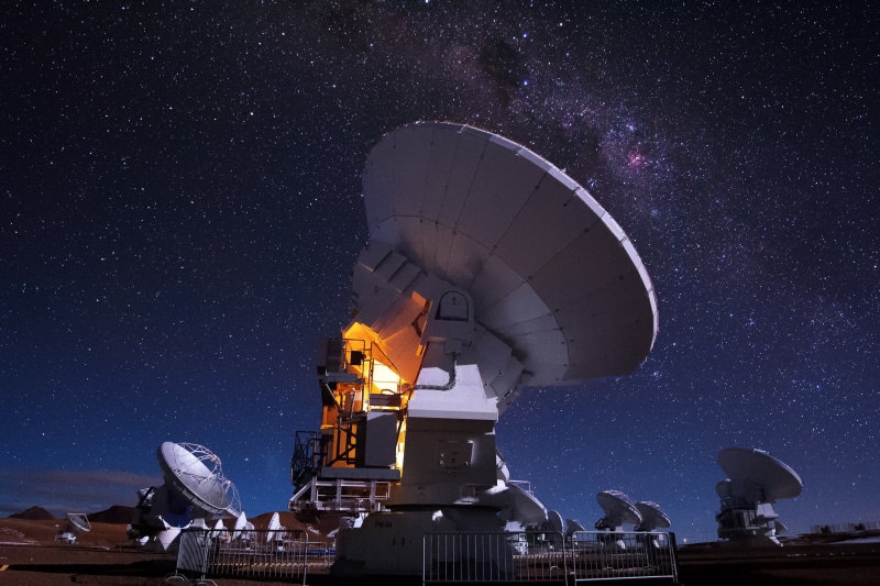 nature, 2K, architecture, white, astronomy, infinity, star field, satellite dish, galaxy, milky way, stars, space, radio wave, technology, star - space