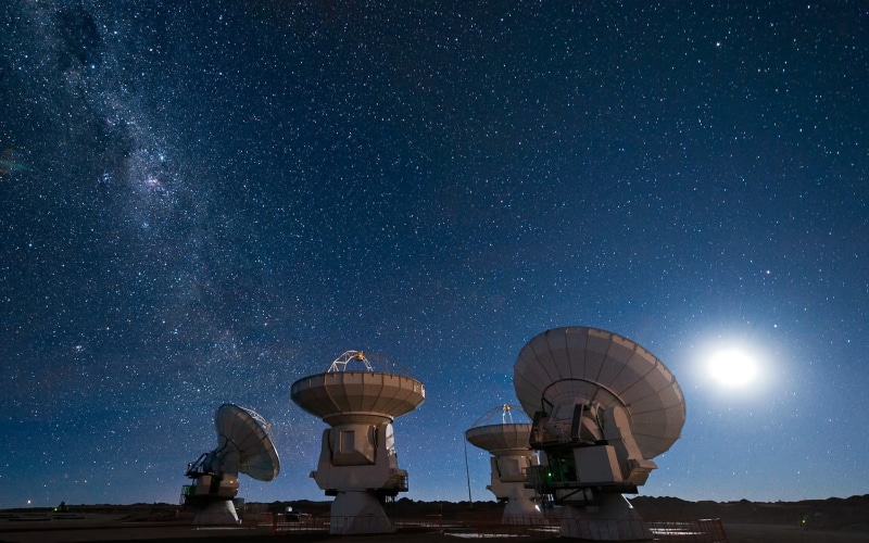 low angle view, built structure, radio wave, architecture, satellites, radar, space, three, no people, galaxy, land, 1080P, global communications, satellite dish
