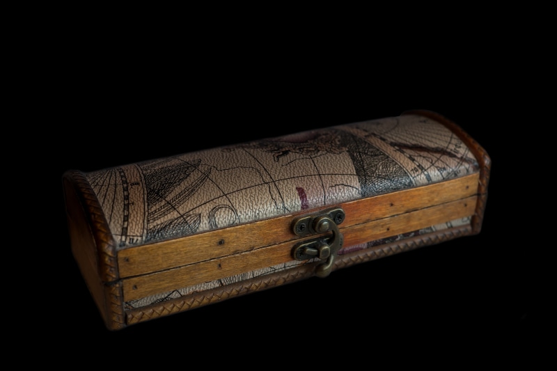 box, copy space, wood, case, close-up, history, still life, dark, antique, map, cut out, the past, wealth, indoors, lake map, hatch, old, doodle, gray