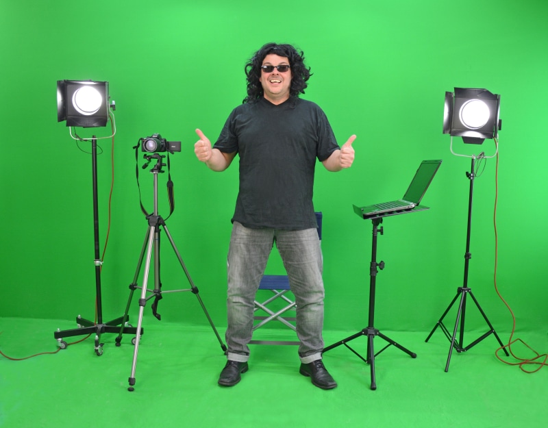 technology, acting, instruction, filmstudio, filming, electric lamp, arts culture and entertainment, movie set, lighting, camera Flash, greenbox, one person