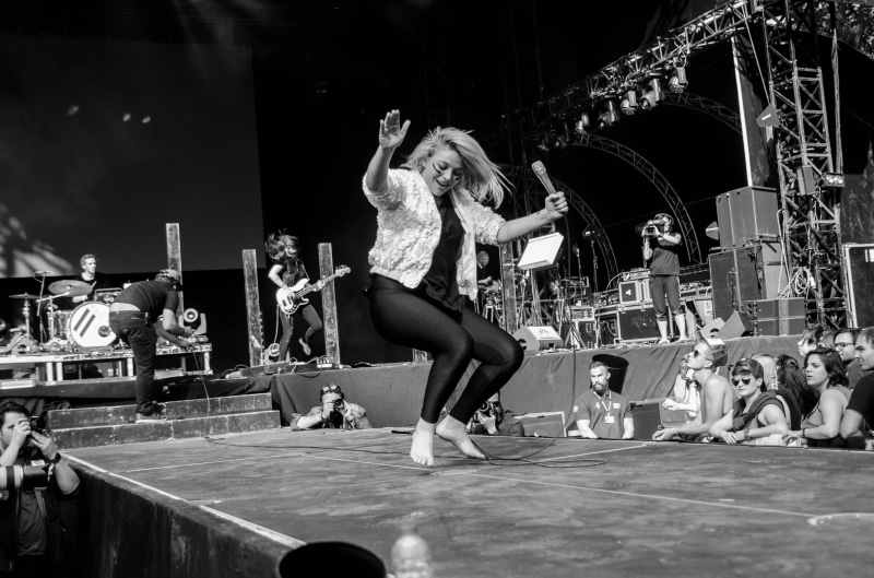 black-and-white, performance, casual clothing, leisure activity, adult, gray, 4K, arts culture and entertainment, jumping, music, women, wear, microphone