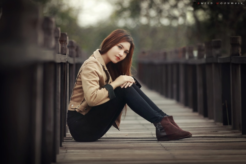 jacket, brown jacket, redhead, red lipstick, brown eyes, looking at viewer, side view, bokeh, women, 1080P, brunette, sitting