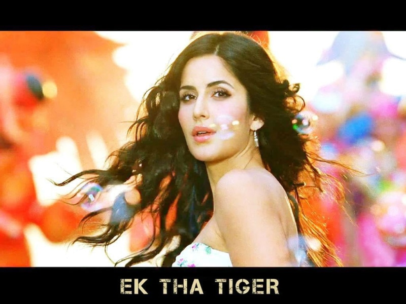 tha, hair, indoors, kaif, real people, s, women, looking at camera, headshot, portrait, bollywood, adult, 480P, front view, young adult, one person, Bollywood Movies
