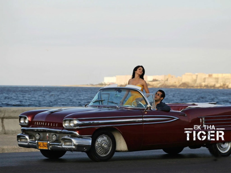 tha, togetherness, two people, convertible, land vehicle, sky, 2012, stills, people, real people, tiger, women, nature, leisure activity, sea, couple - relationship