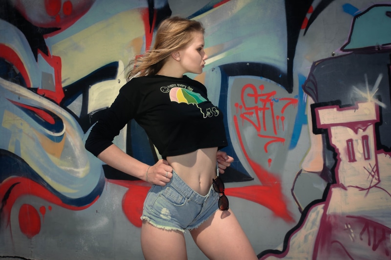women, art and craft, beauty, wall, beautiful woman, lifestyles, belly, jean shorts, young adult, day, 2K, adult, leisure activity, hair, casual clothing