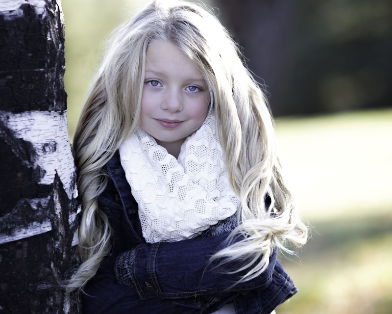 scarf, wearing, beauty, girl, females, white, blond Hair, 2K, caucasian Ethnicity, real people, hairstyle, hair, casual clothing, beautiful, beautiful girl