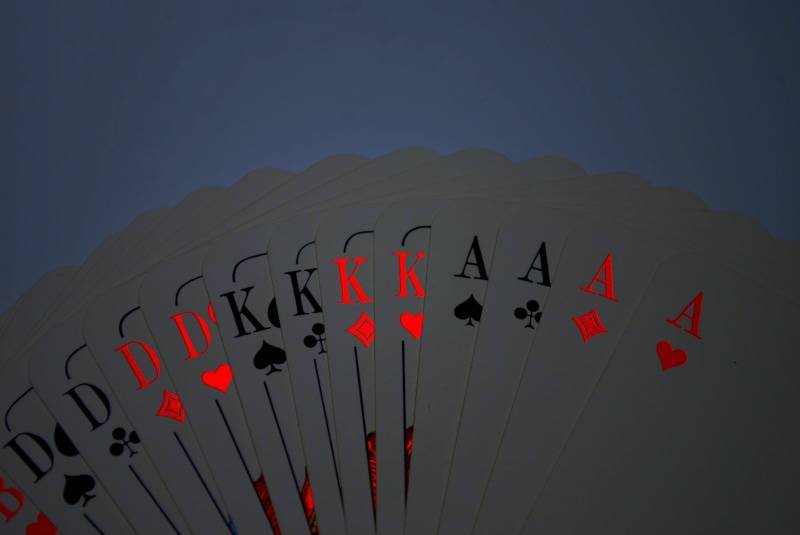trumpf, 4K, blue, gambling, beauty in nature, orange color, road, heart shape, luck, cross, outdoors, playing cards, sky, no people, play, card game, mountain