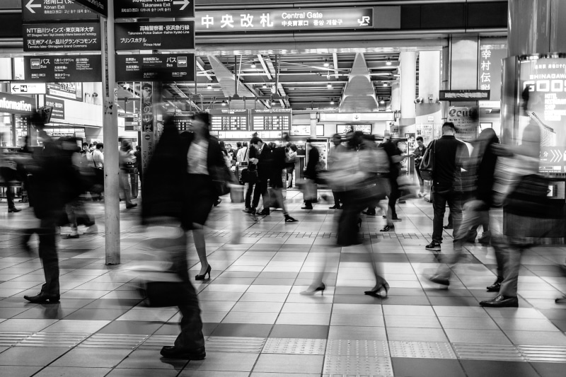 illuminated, mode of transportation, busy, lapse, flooring, train, group, commute, built structure, real people, transportation, city life, outdoors, city
