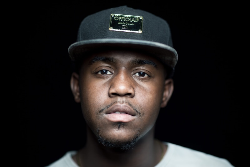 crew neck, crew, young men, military, males, fitted cap, clothing, fitted, man, serious, one Person, indoors, body part, government, security, man in black