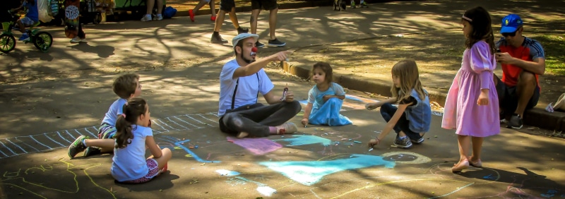 daytime, sunlight, brown, wearing, group of people, daughter, white, childish, matching, t, real people, childhood, shadow, happy, 4K, leisure activity