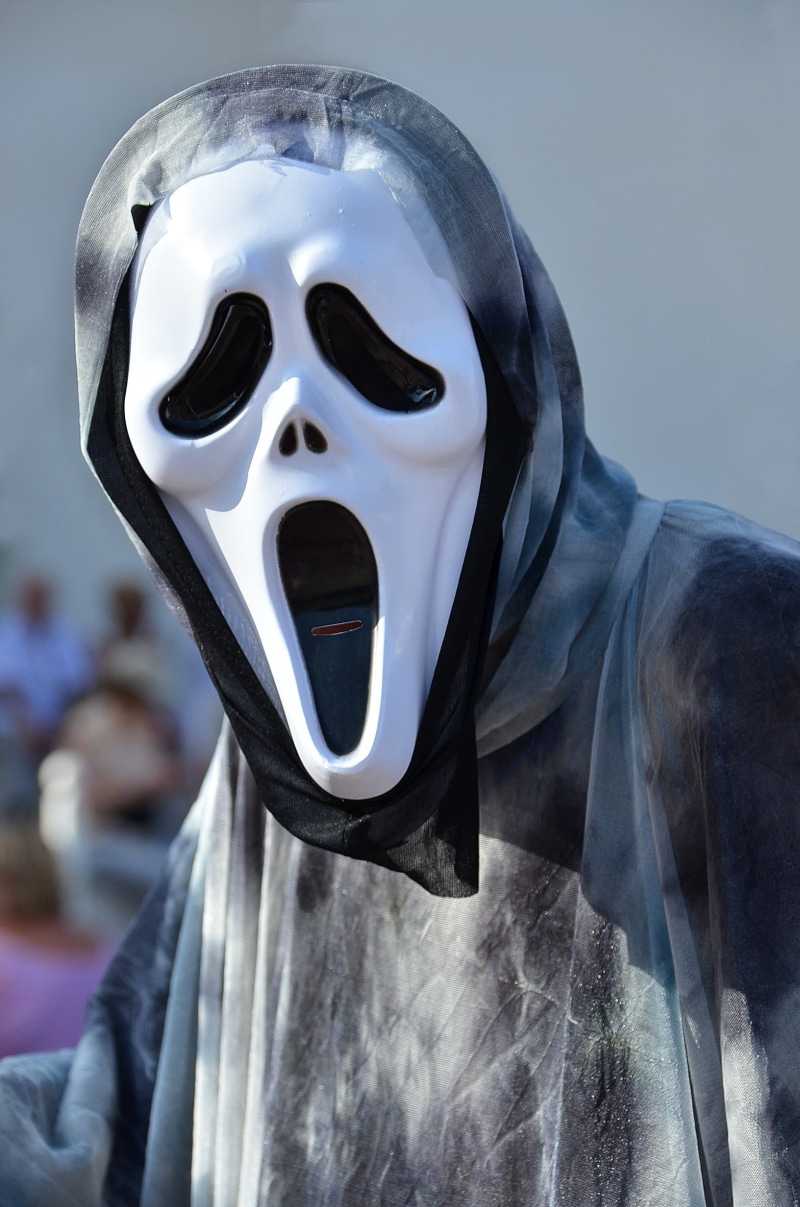 fear, unrecognizable person, ghostface, focus on foreground, real people, costume, yell, skull, celebration, close-up, haloween, person, 1080P, human face