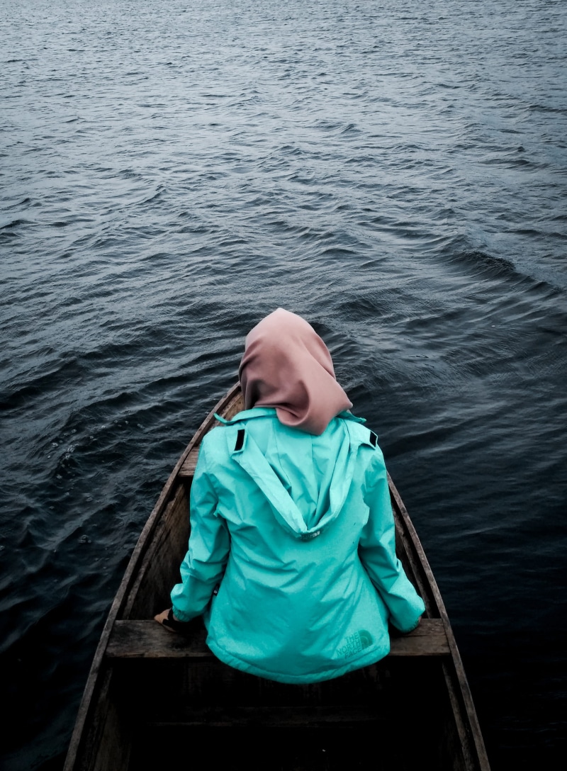 wood - material, alone, day, person, sitting, north, lifestyles, blue, nautical vessel, going, real people, one person, water, casual clothing, cover, 2K