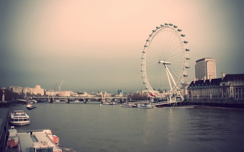 waterfront, no people, River Thames, water, nature, river, ferris wheel, amusement park ride, 1080P, office building exterior, transportation, amusement park