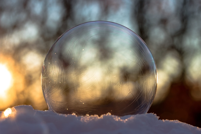 nightlife, white, bubble wand, frozen bubble, 0 degrees celsius, ripe, close, 5K, soap bubble, bubble, no people, sun, photography, shape, transparent